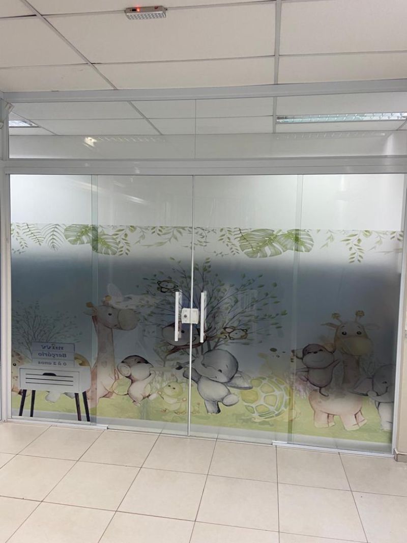 Cobertura de Parede de Vidro com Desenhos Infantis | Adesivos Personalizados 4