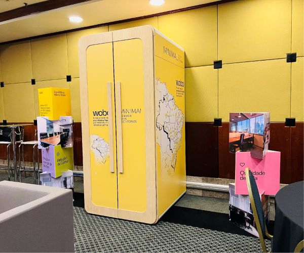Decoração em Amarelo Evento Promocional | Adesivos Personalizados