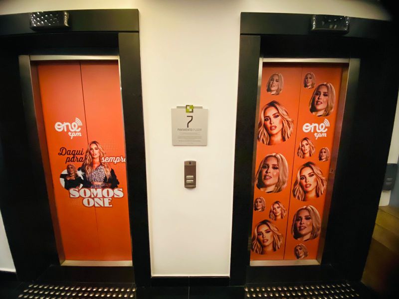 Promoção em Elevador em Laranja | Adesivos Personalizados 1