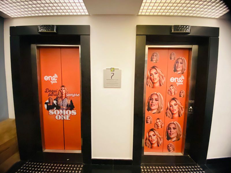 Promoção em Elevador em Laranja | Adesivos Personalizados 2