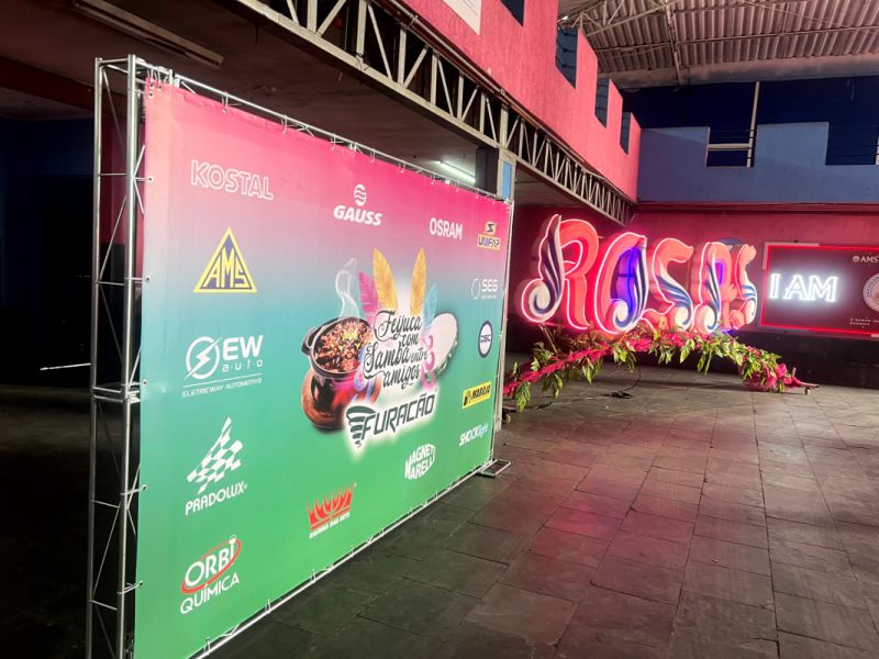 Escola de Samba Rosas de Ouro | Backdrop Evento 1