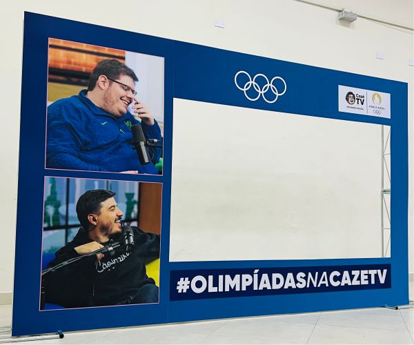 Painel de Fotos Personalizado Cazé TV | Backdrop Evento