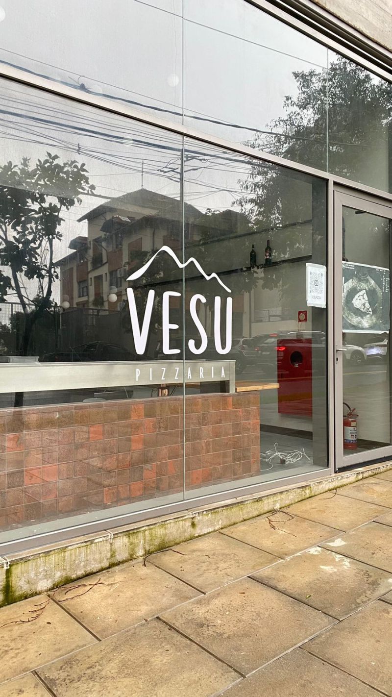 Adesivo para Vitrine de Pizzaria | Comunicação Visual para Empresas 1