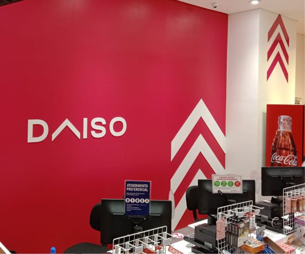Comunicação Visual em Loja de Shopping Daiso | Comunicação Visual para Empresas