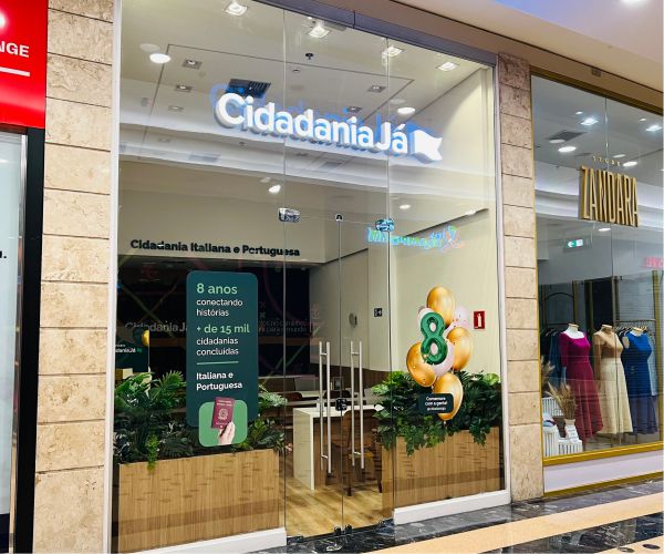 Decoração de Vitrine em Datas Comemorativas | Comunicação Visual para Empresas