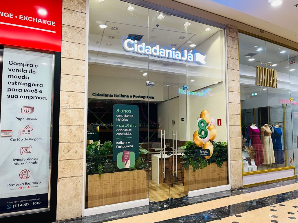 Decoração de Vitrine em Datas Comemorativas | Comunicação Visual para Empresas 3