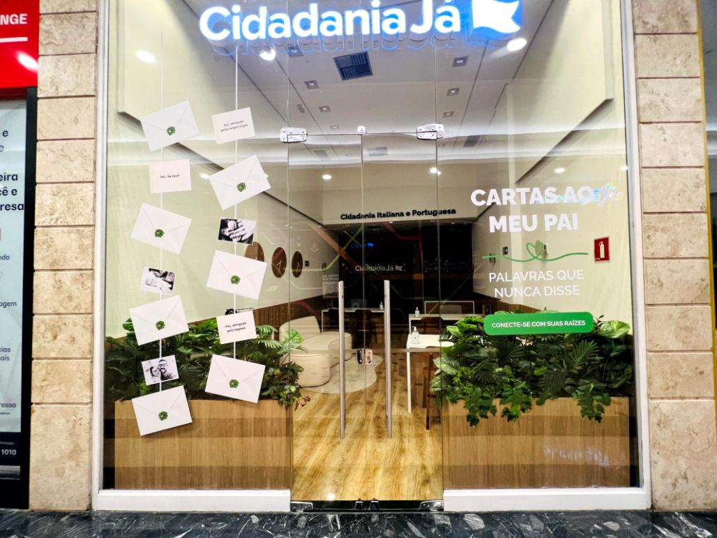 Decoração de Vitrine em Datas Comemorativas | Comunicação Visual para Empresas 4