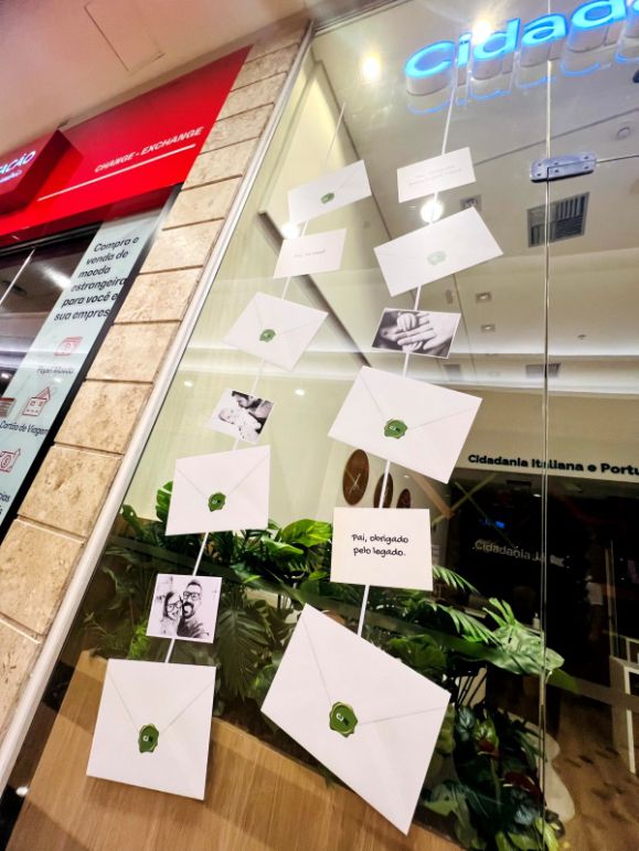 Decoração de Vitrine em Datas Comemorativas | Comunicação Visual para Empresas 5