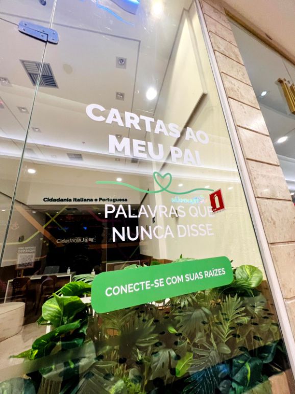 Decoração de Vitrine em Datas Comemorativas | Comunicação Visual para Empresas 6