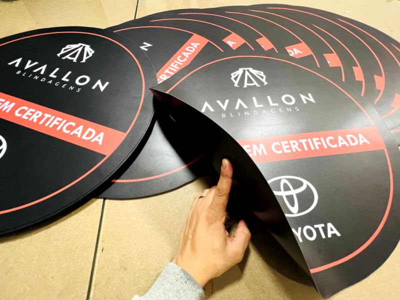 Identificação de Veículos em Teste BYD - Toyota | Comunicação Visual para Empresas 3