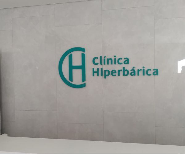 Letreiro para Hospital Clínica | Comunicação Visual para Empresas