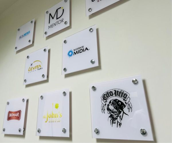 Painel de Marcas para Grupo Empresarial | Comunicação Visual para Empresas
