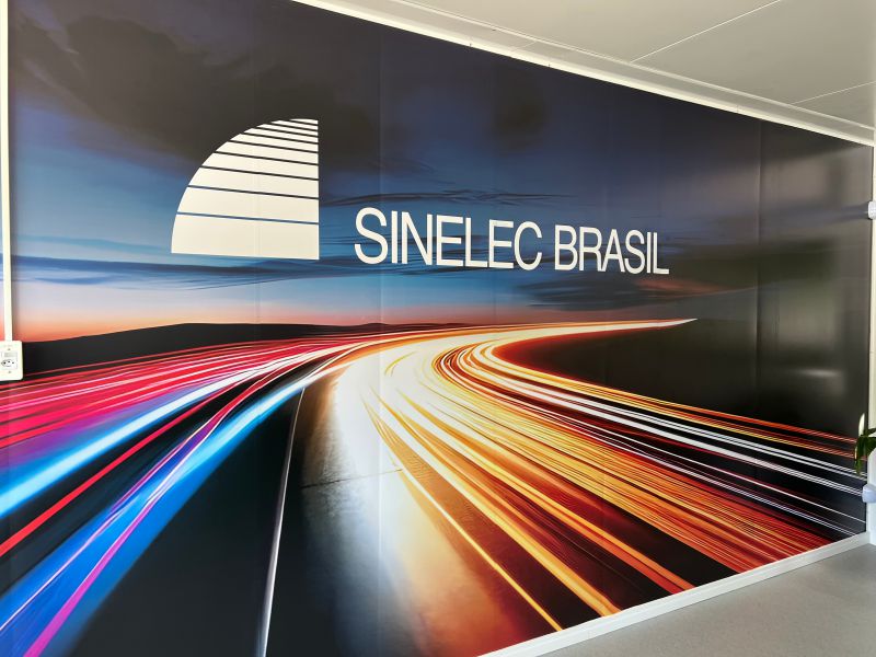 Paredes Recepção e Sala de Reunião - Sinelec | Comunicação Visual para Empresas 9