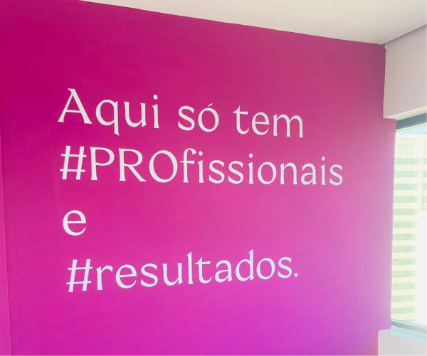 Personalização em Escola de Beleza | Comunicação Visual para Empresas