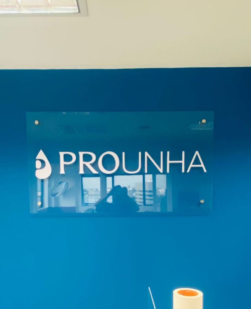 Personalização em Escola de Beleza | Comunicação Visual para Empresas 11