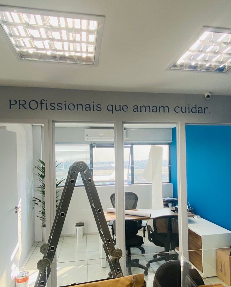 Personalização em Escola de Beleza | Comunicação Visual para Empresas 6