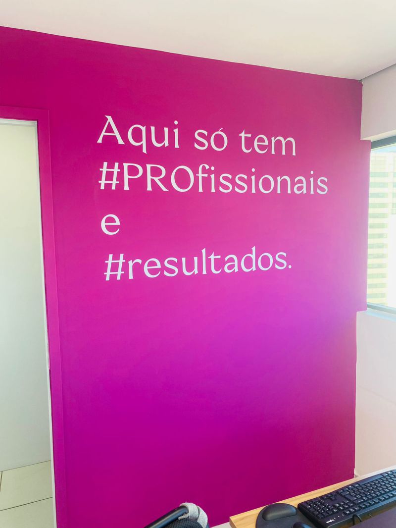 Personalização em Escola de Beleza | Comunicação Visual para Empresas 7