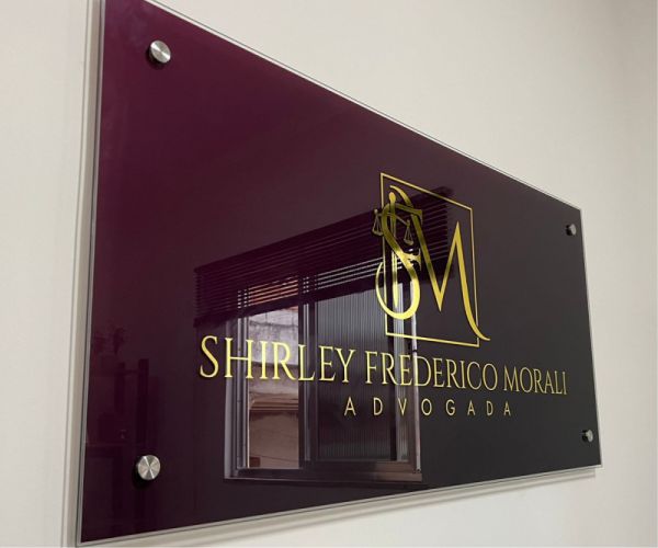Placa de Advocacia com Logo em Ouro (Dourado) | Comunicação Visual para Empresas