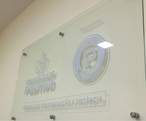 Placa de Vidro para Colégio Presbiteriano | Comunicação Visual para Empresas