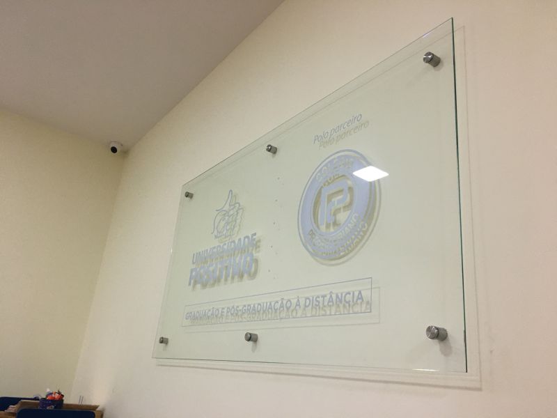 Placa de Vidro para Colégio Presbiteriano | Comunicação Visual para Empresas 1