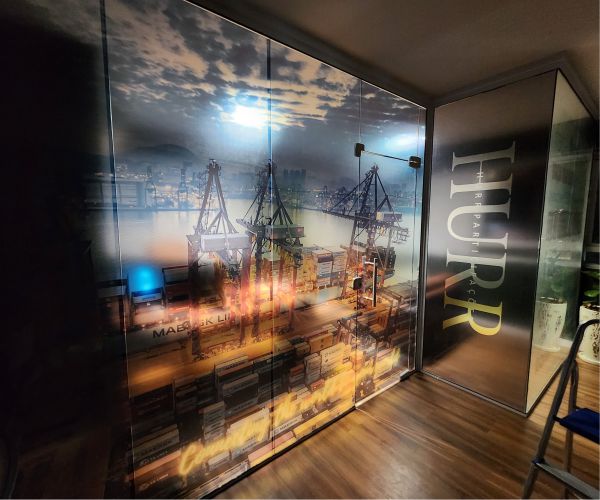 Cobertura de Divisórias com Película Impressa | Decoração de Escritórios