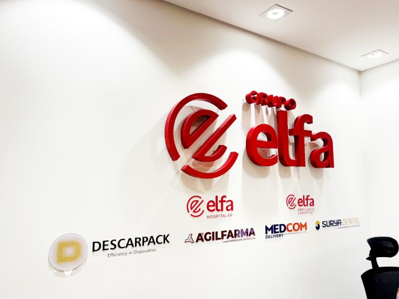 Comunicação Visual Grupo Elfa | Decoração de Escritórios 3