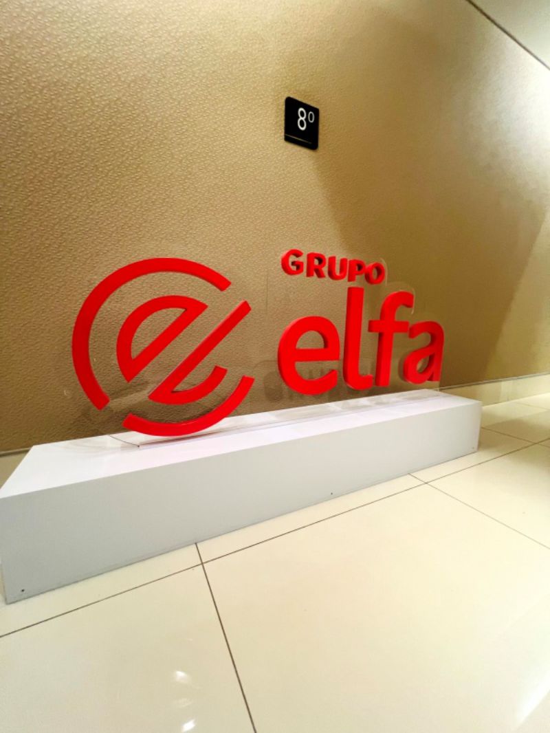 Comunicação Visual Grupo Elfa | Decoração de Escritórios 5