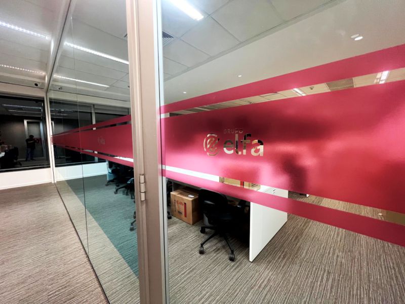 Comunicação Visual Grupo Elfa | Decoração de Escritórios 9