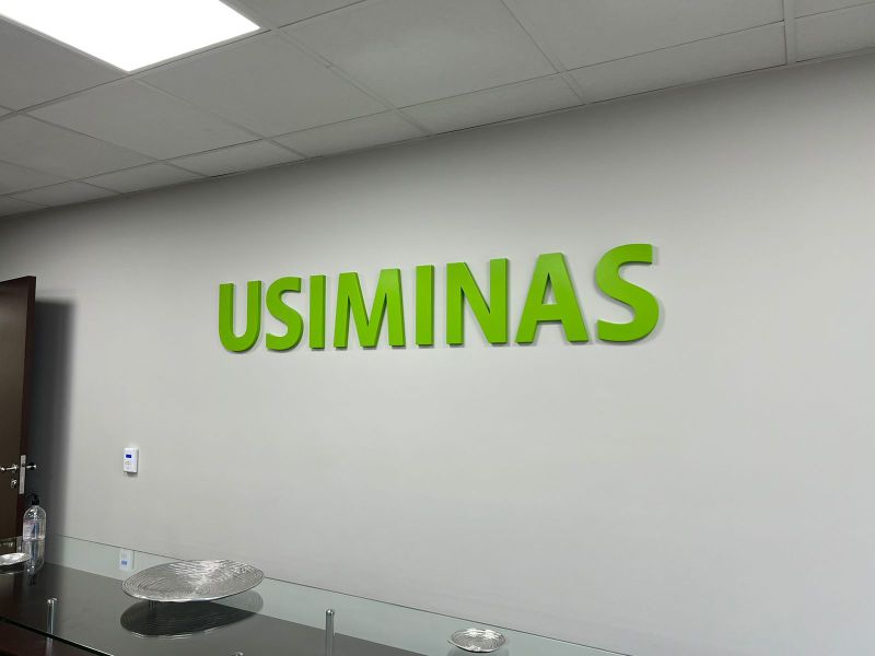 Comunicação Visual Usiminas | Decoração de Escritórios 4