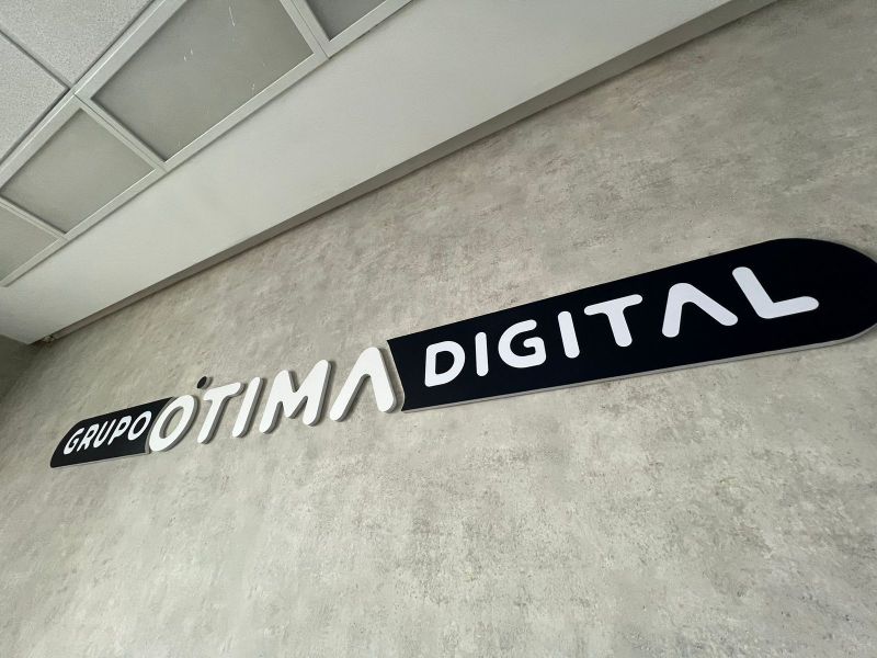 Decoração com Adesivos - Grupo Ótima | Decoração de Escritórios 13