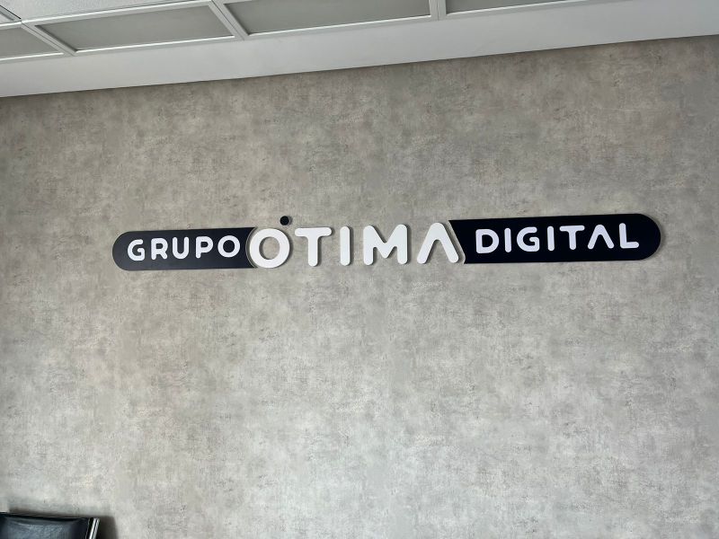 Decoração com Adesivos - Grupo Ótima | Decoração de Escritórios 8