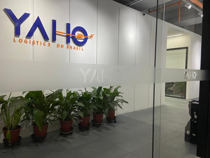 Faixa de Segurança com Logo Vazado para Divisória | Decoração de Escritórios 1