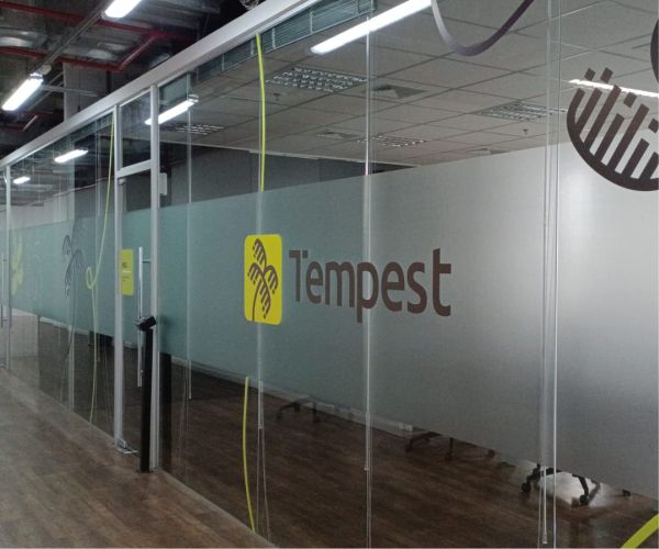 Jateamento de Divisórias Tempest | Decoração de Escritórios