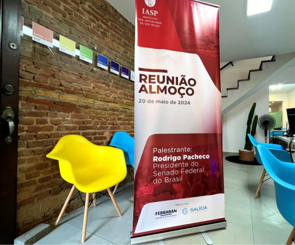 Rollup Retrátil para Convenção | Produção de Eventos