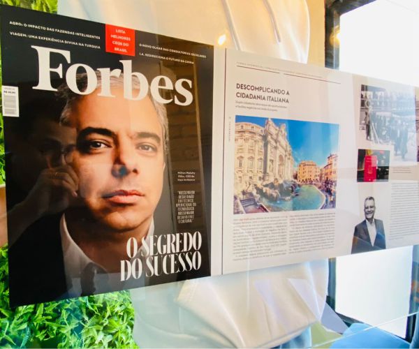 Moldura para Capa de Revista - Forbes | Placas Personalizadas