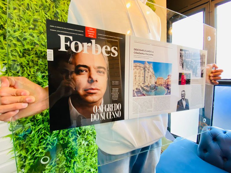 Moldura para Capa de Revista - Forbes | Placas Personalizadas 2