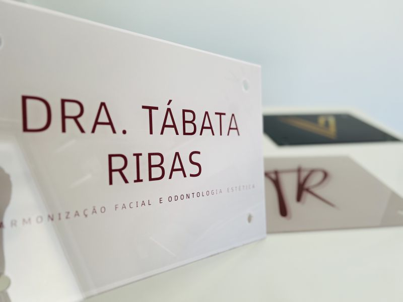 Painel de Acrílico Rosa Clínica | Placas Personalizadas 1