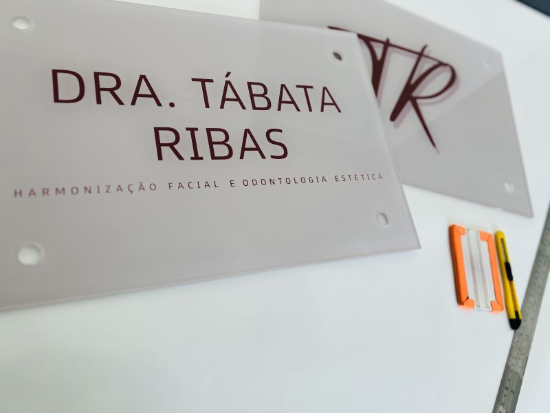 Painel de Acrílico Rosa Clínica | Placas Personalizadas 4