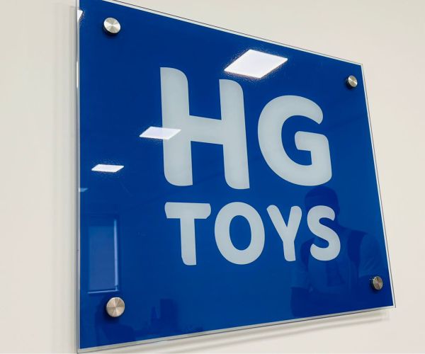Sinalização com Logotipos para Hall e Portas | Placas Personalizadas