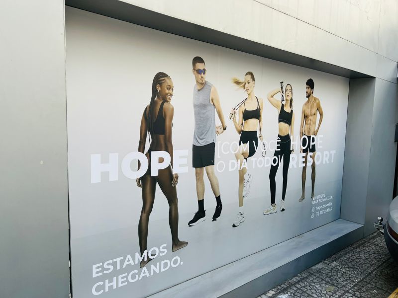 Hope Brooklyn | Personalização de Tapume 1