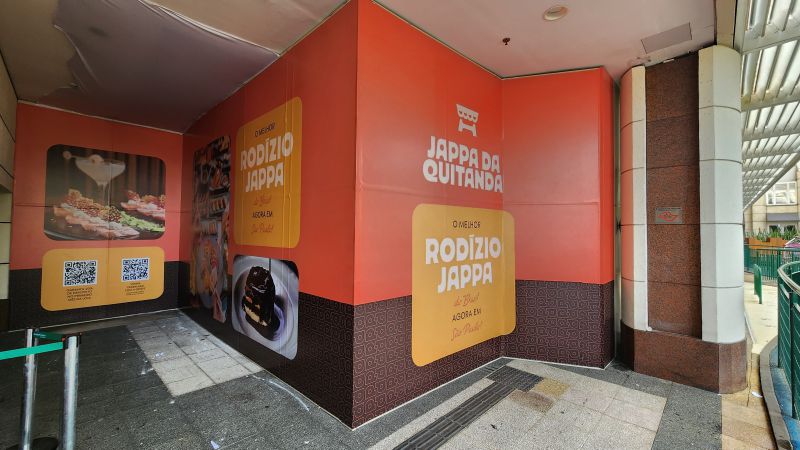 Obras em Shopping | Personalização de Tapume 3