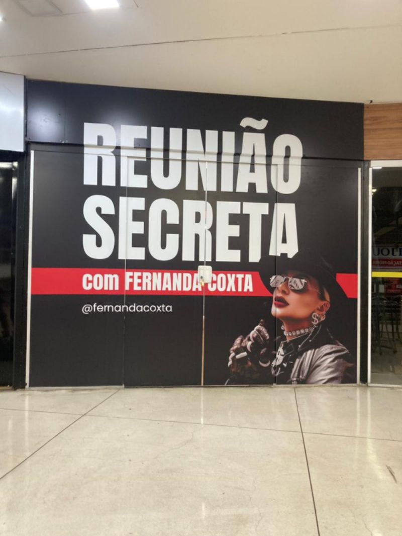 Portas de Vidro | Personalização de Tapume 1