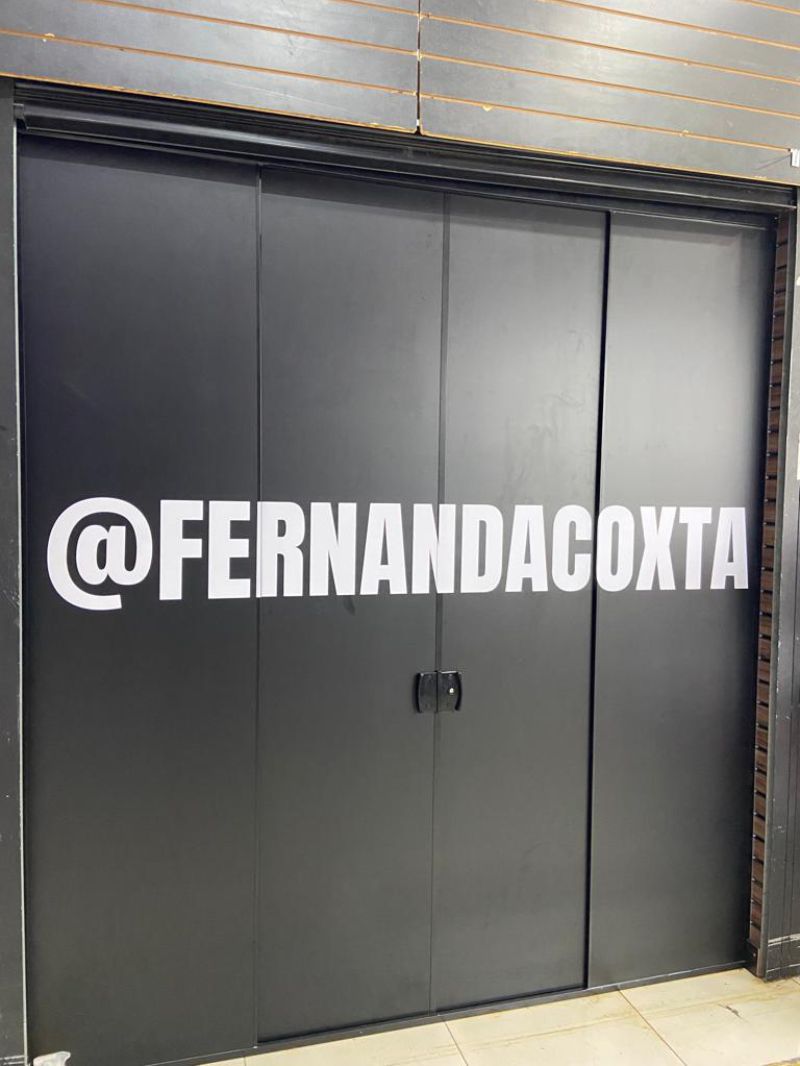 Portas de Vidro | Personalização de Tapume 2