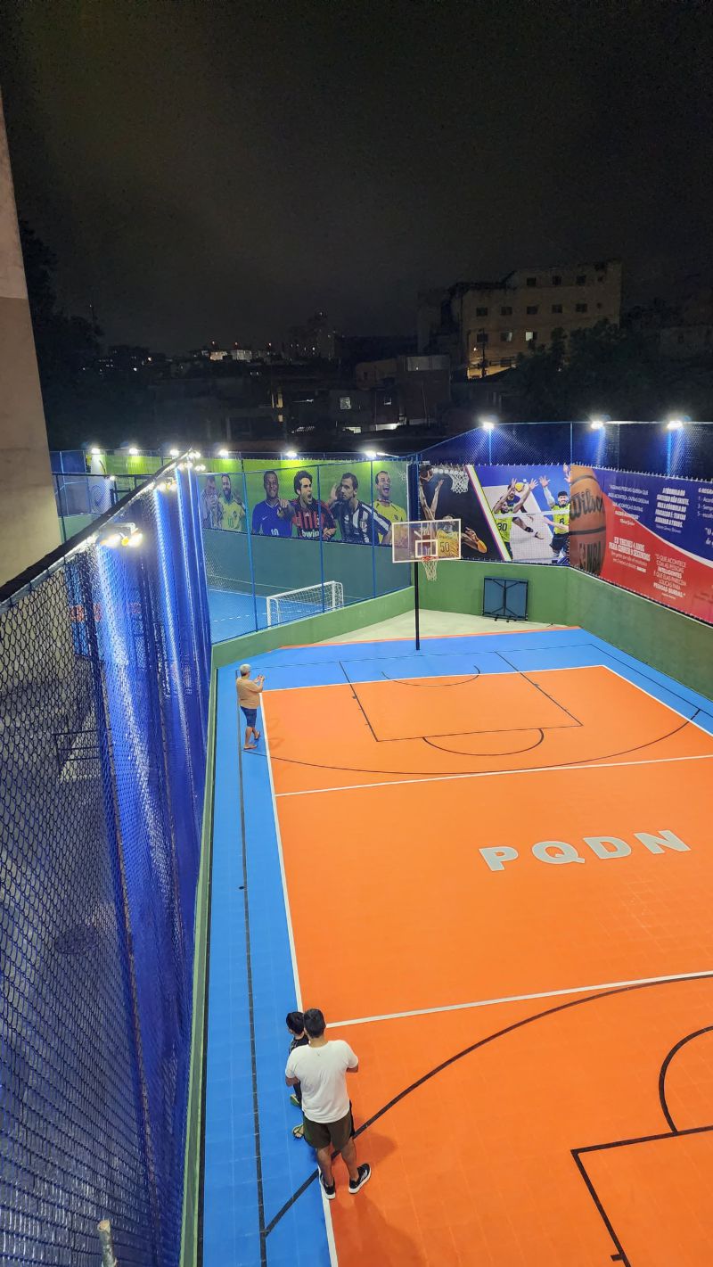 Quadra Esportiva em Condomínio | Personalização de Tapume 6