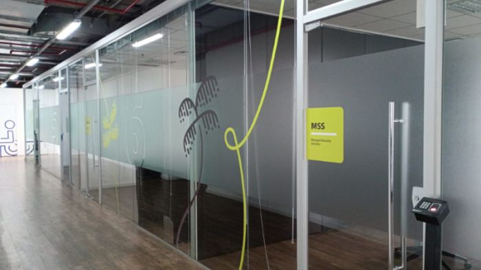 Adesivo Jateado para Escritórios, Alphaville Baruerí Slide 2 | Cipriani Comunicação Visual