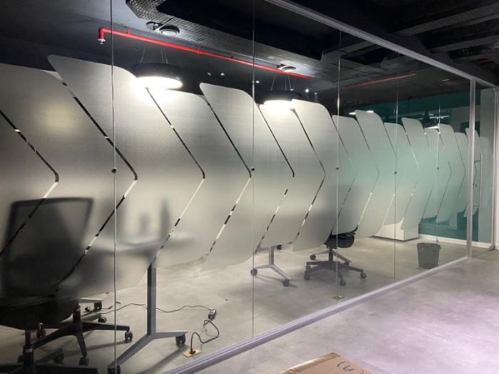 Adesivo Jateado para Vidro, Alphaville Baruerí Exemplo 2 | Cipriani Comunicação Visual