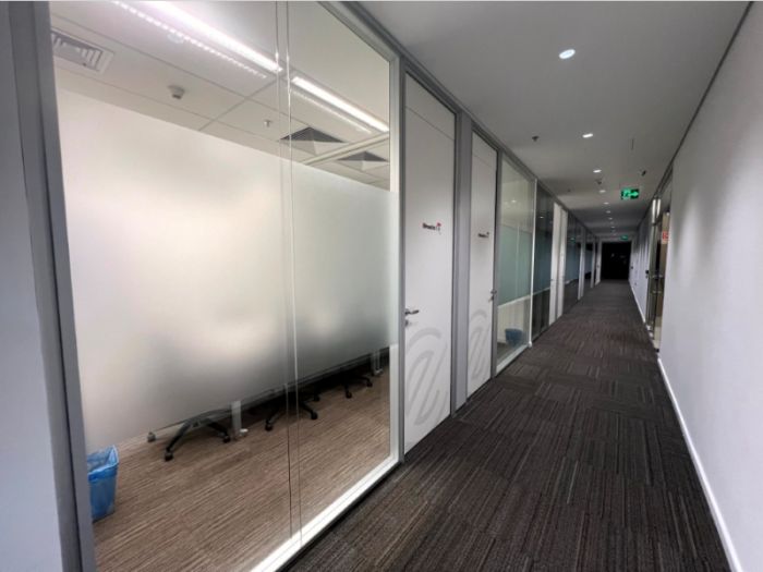 Sim, pano macio e sabão neutro. | Alphaville Barueri | Cipriani Comunicação Visual