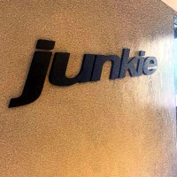 Logo com Relevo | Alphaville Barueri | Cipriani Comunicação Visual