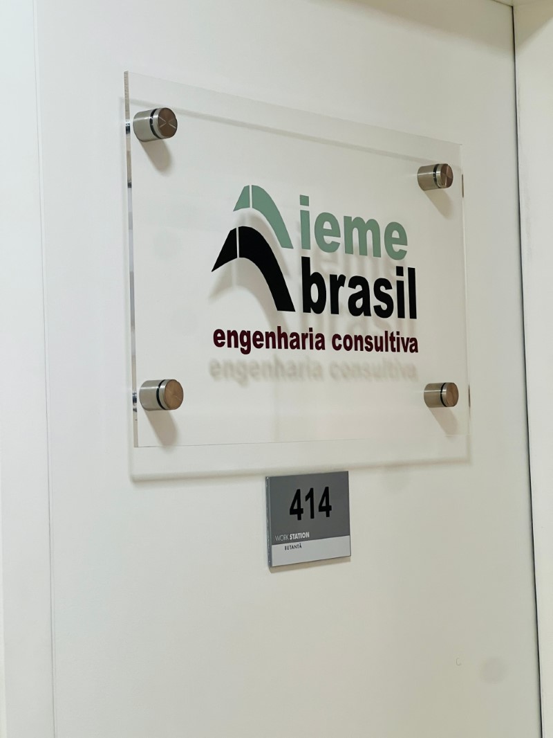 Tamanho padrão ou sob medida? | Cipriani Comunicação Visual