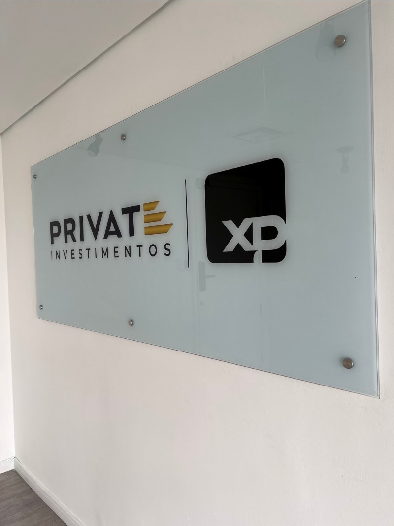 Painel de Vidro sob Medida em Atibaia Exemplo 4 | Cipriani Comunicação Visual